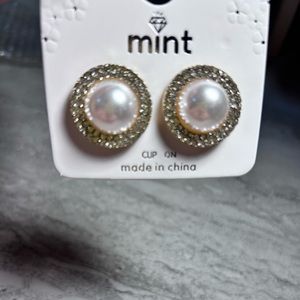 NWT CLIP Earrings in Pearl Design